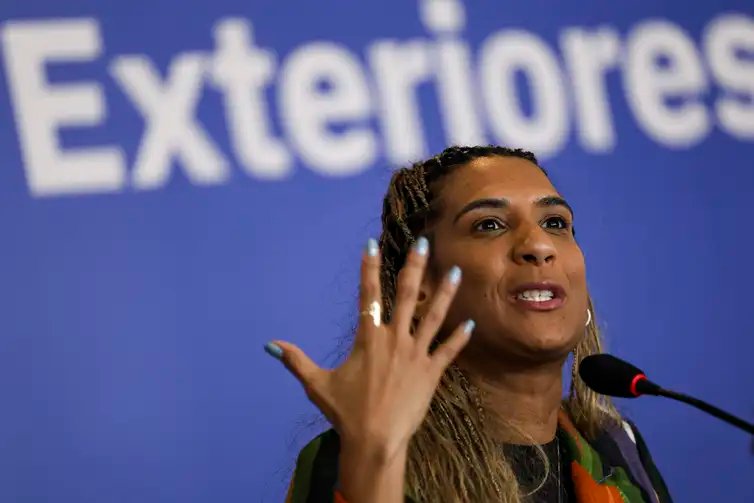 Ministra Anielle Franco durante o lançamento do plano de ação