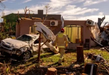 Cidade atingida por tornado: 2 mil sem luz, 32 internados