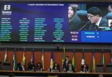Edição 2025: Parlamentares Jovens de Roraima debatem projetos em sessão