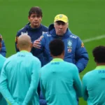 Ancelotti busca defesa sólida e escala Militão na lateral treino selecao ancelotti.webp